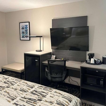 Wingate By Wyndham Dayton North Hotel Екстериор снимка