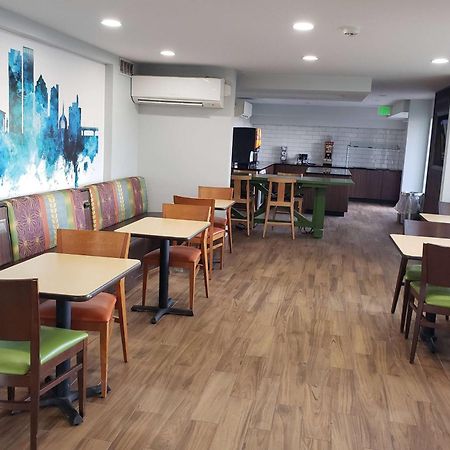 Wingate By Wyndham Dayton North Hotel Екстериор снимка