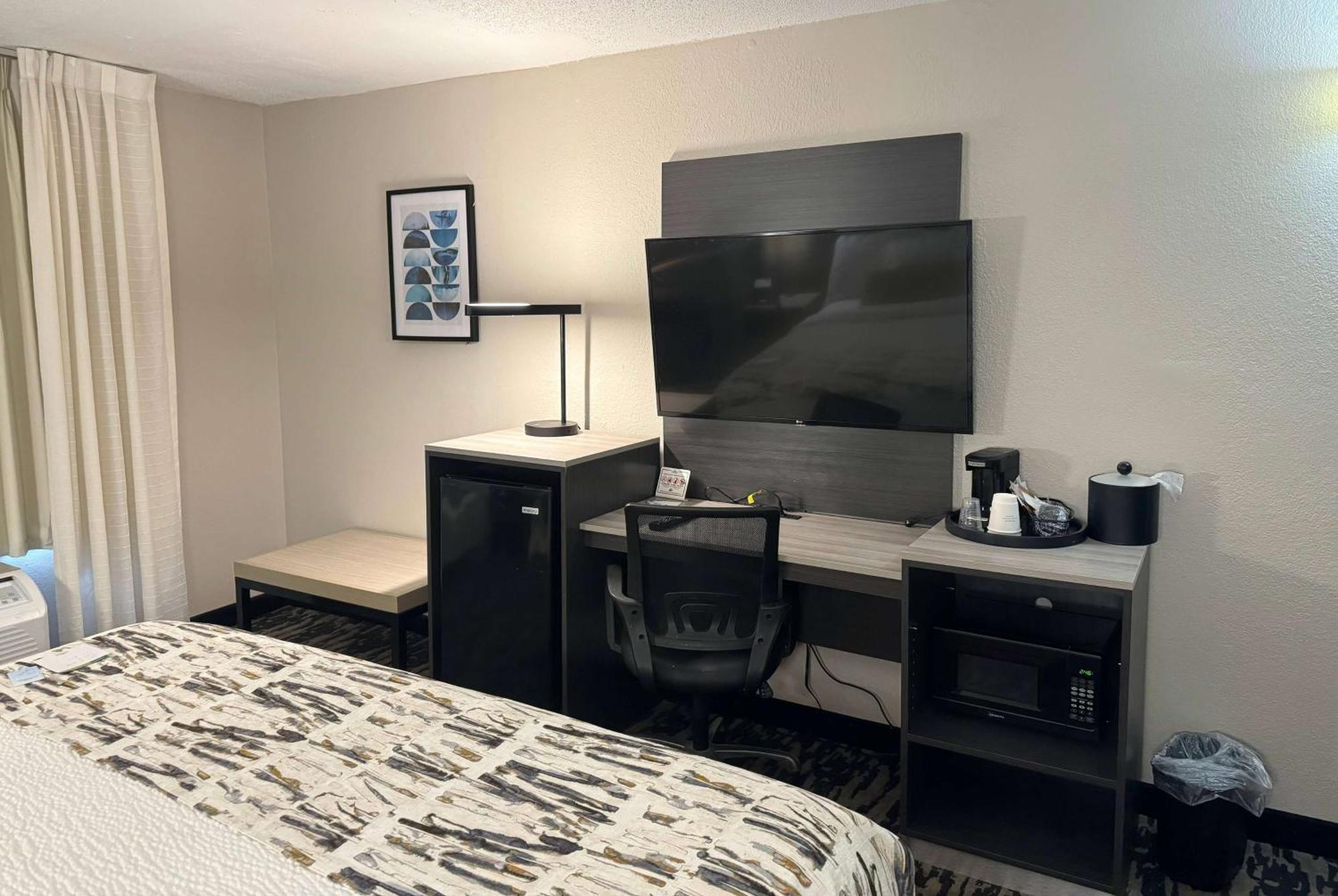 Wingate By Wyndham Dayton North Hotel Екстериор снимка