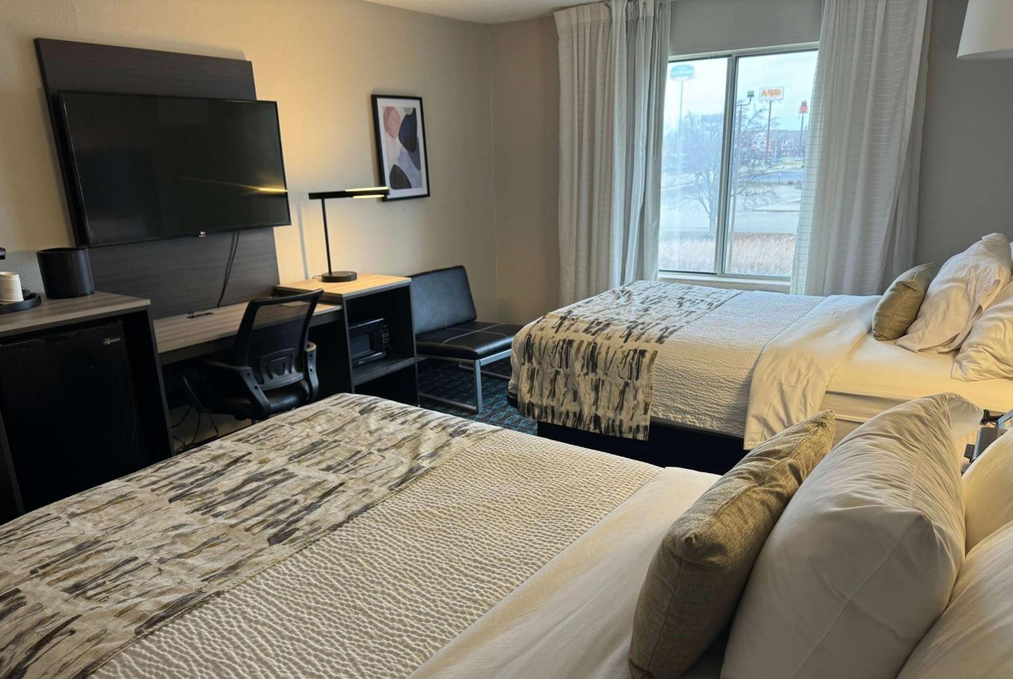 Wingate By Wyndham Dayton North Hotel Екстериор снимка