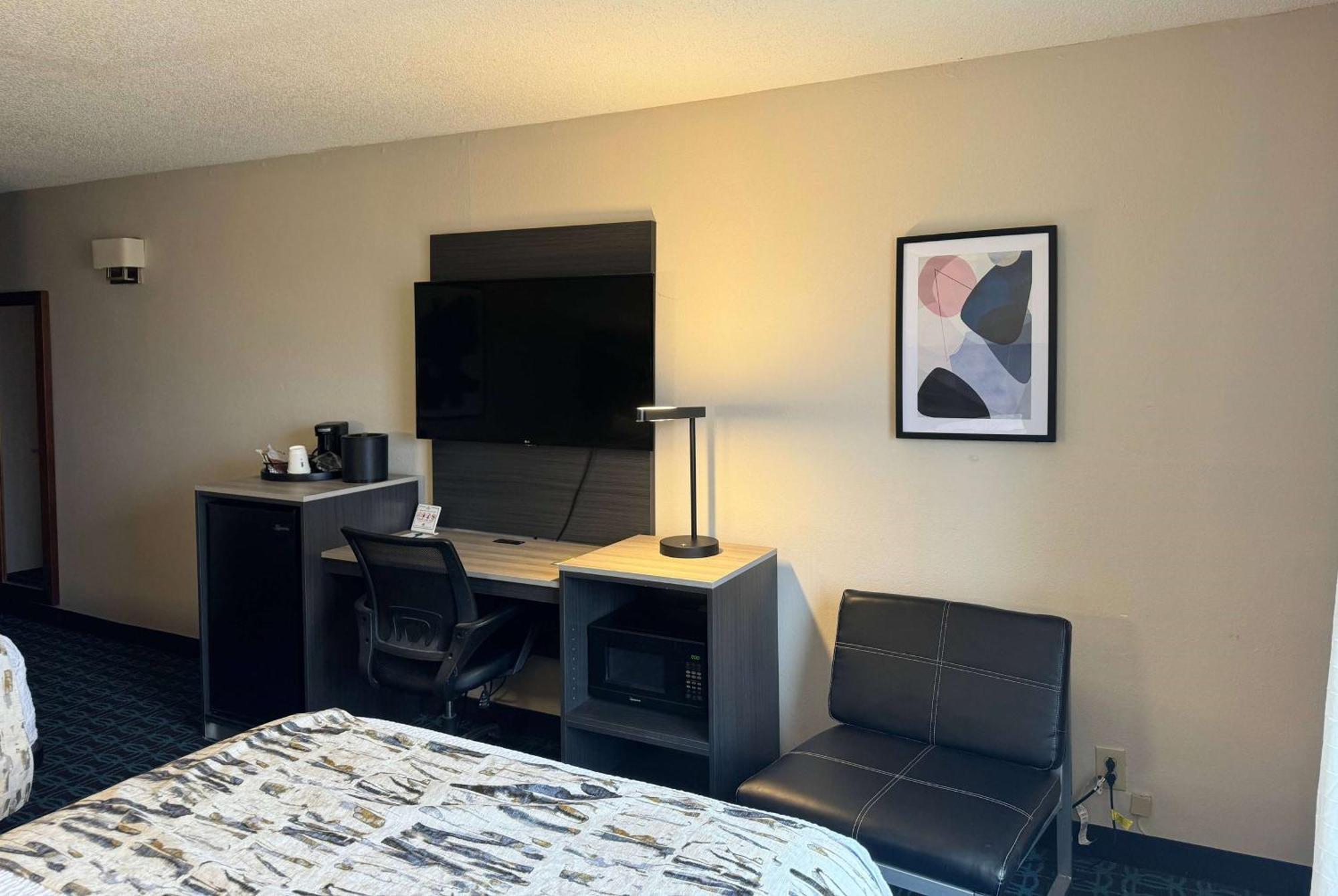 Wingate By Wyndham Dayton North Hotel Екстериор снимка