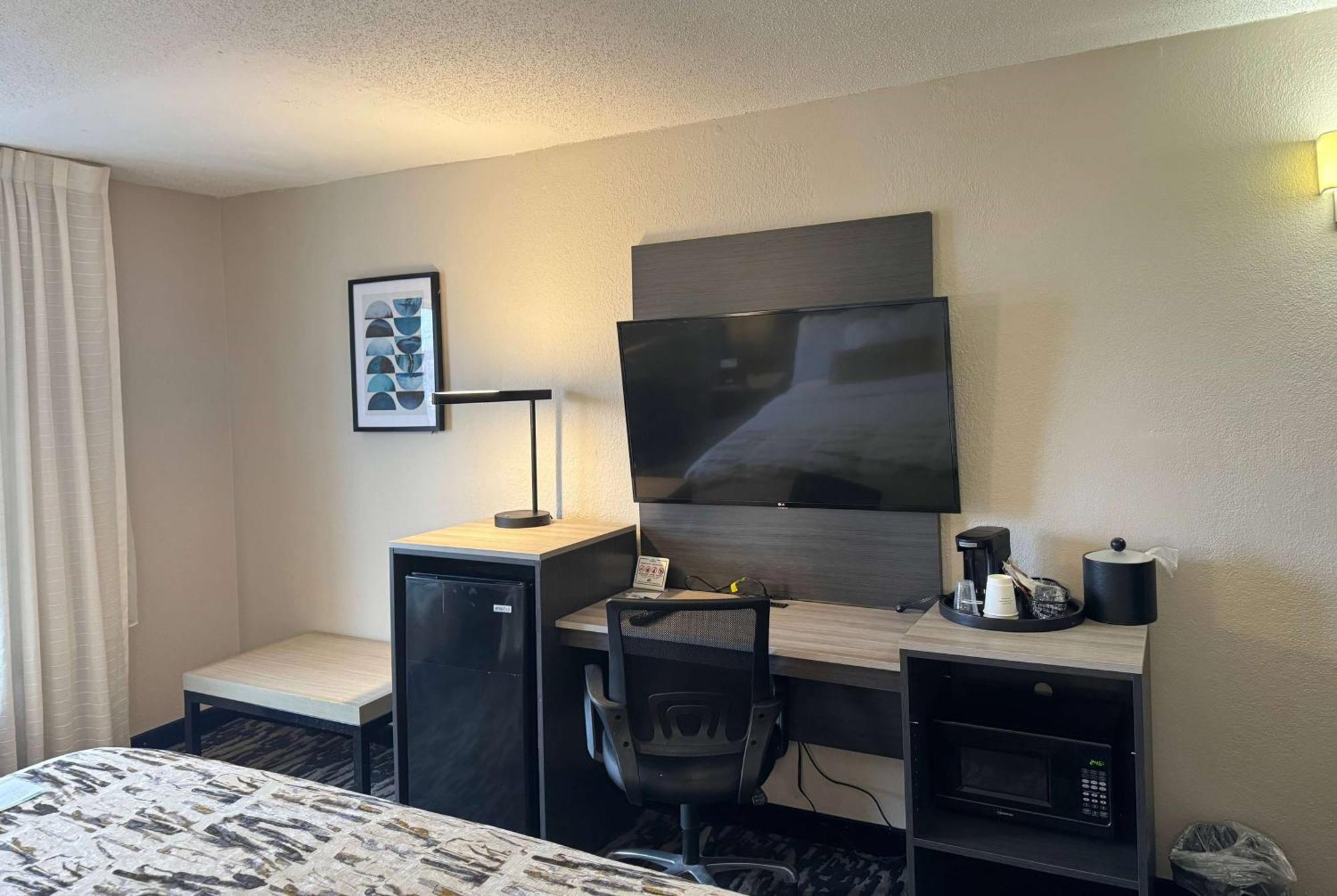 Wingate By Wyndham Dayton North Hotel Екстериор снимка
