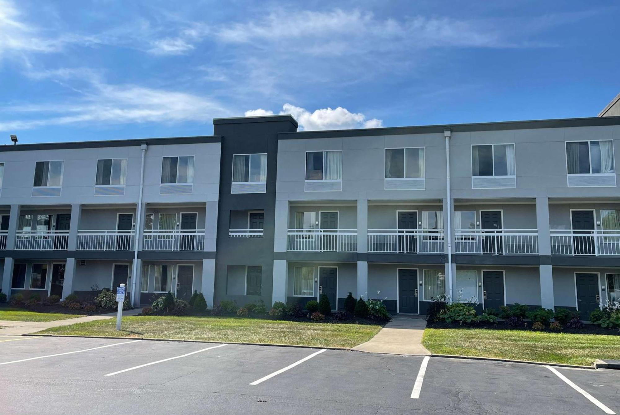 Wingate By Wyndham Dayton North Hotel Екстериор снимка