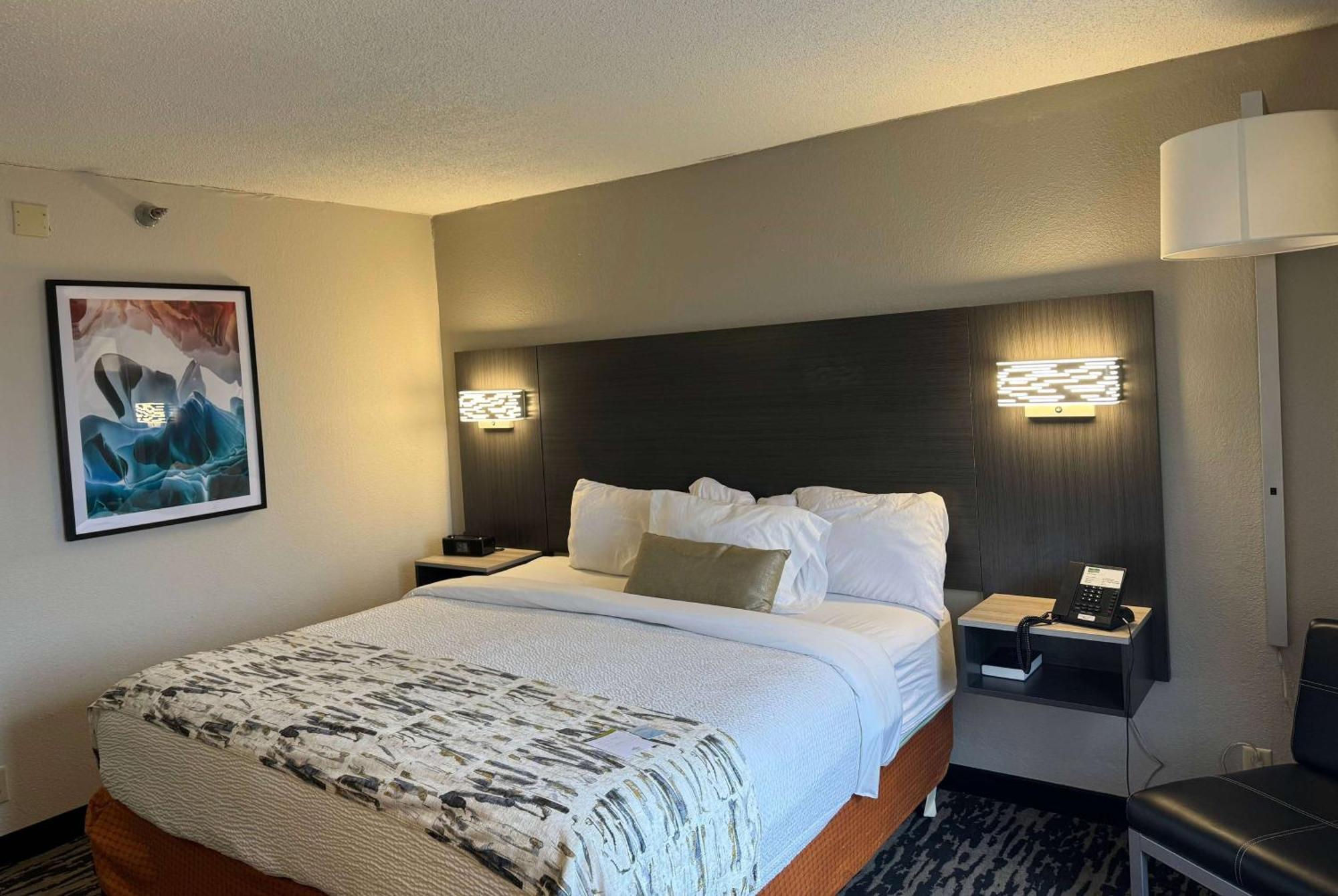 Wingate By Wyndham Dayton North Hotel Екстериор снимка