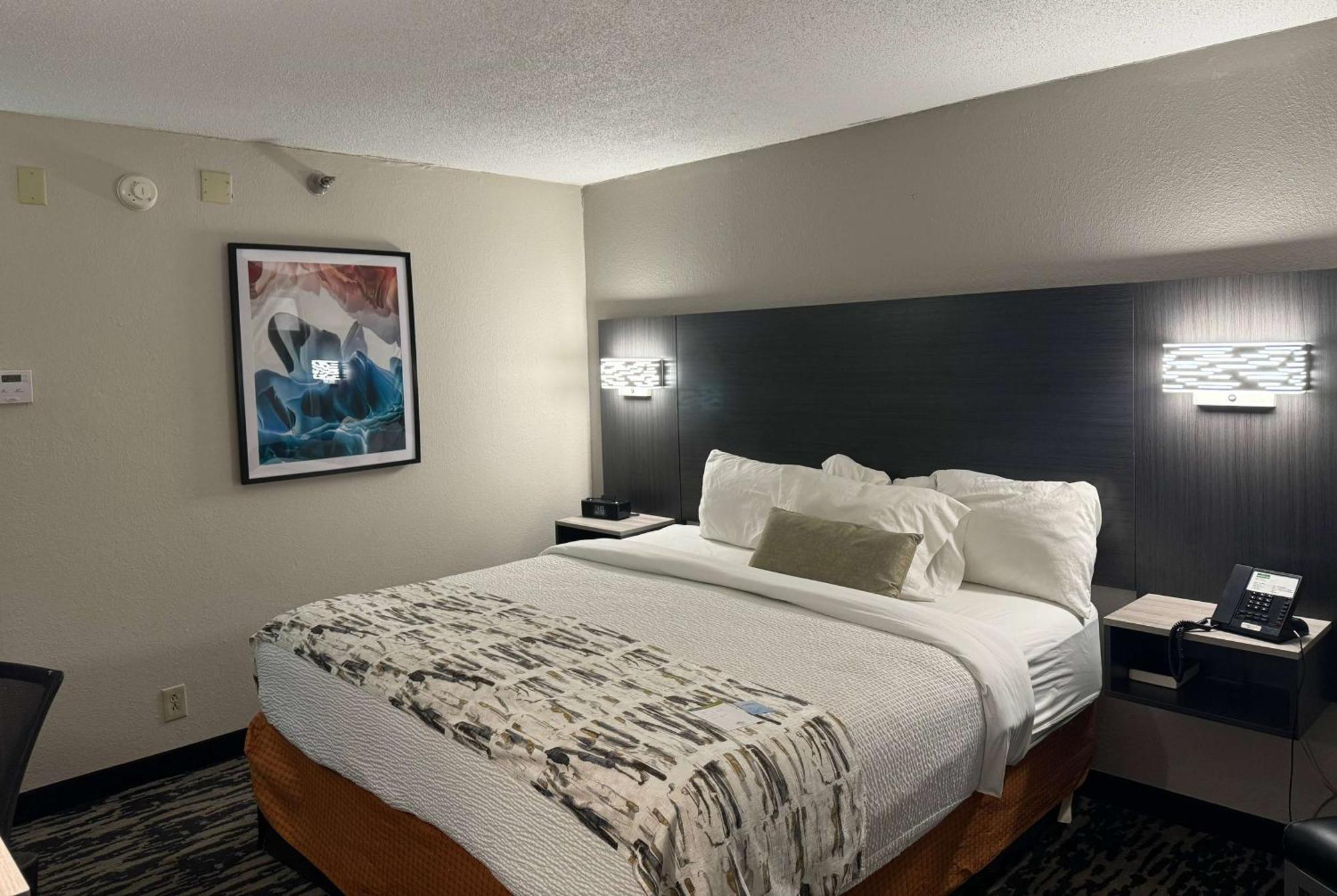 Wingate By Wyndham Dayton North Hotel Екстериор снимка