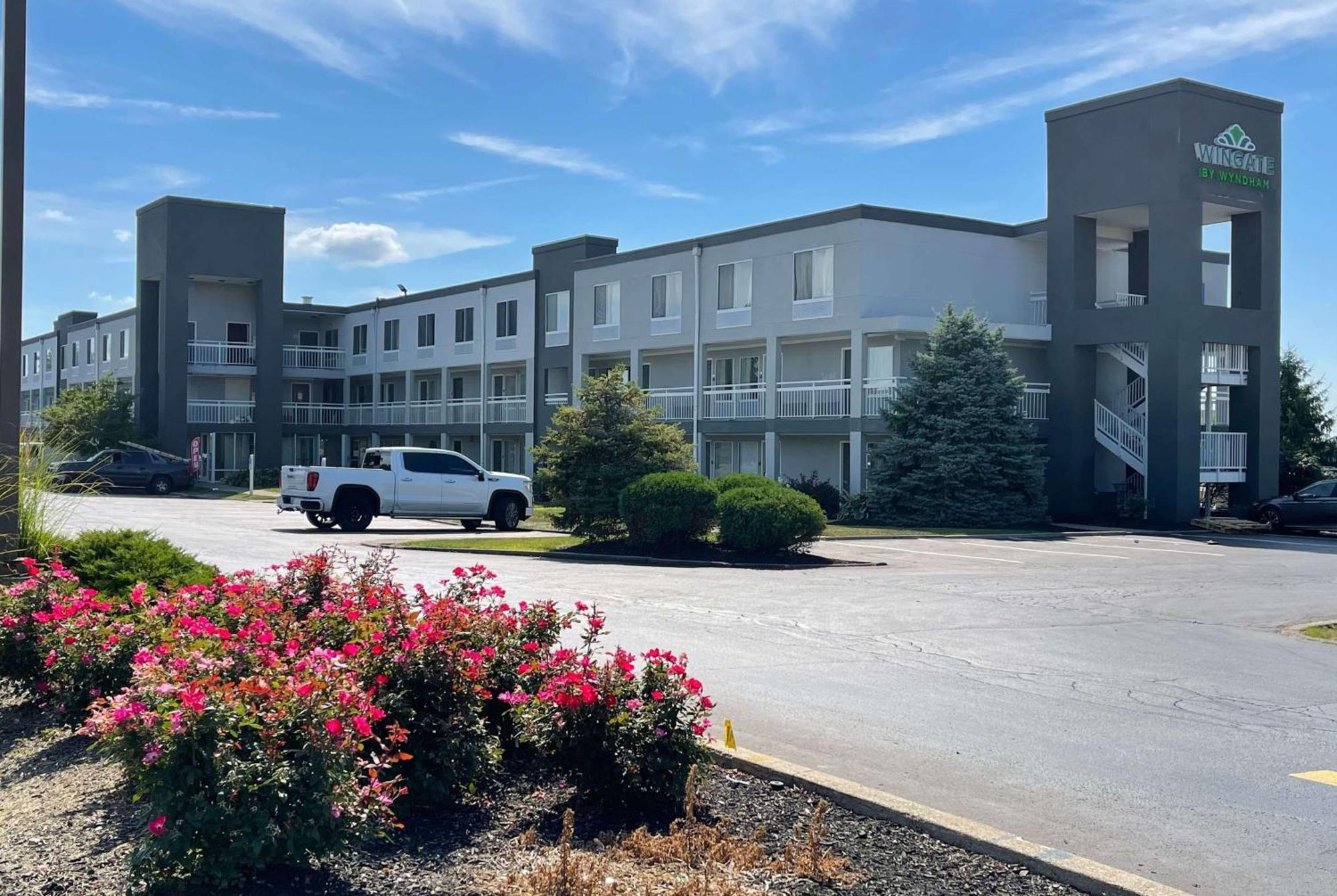 Wingate By Wyndham Dayton North Hotel Екстериор снимка